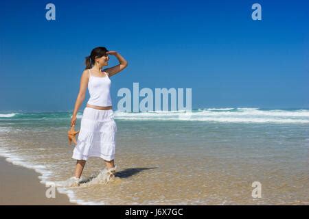 nackte titten am strand|Nackte Amateur Titten am Strand beobachten